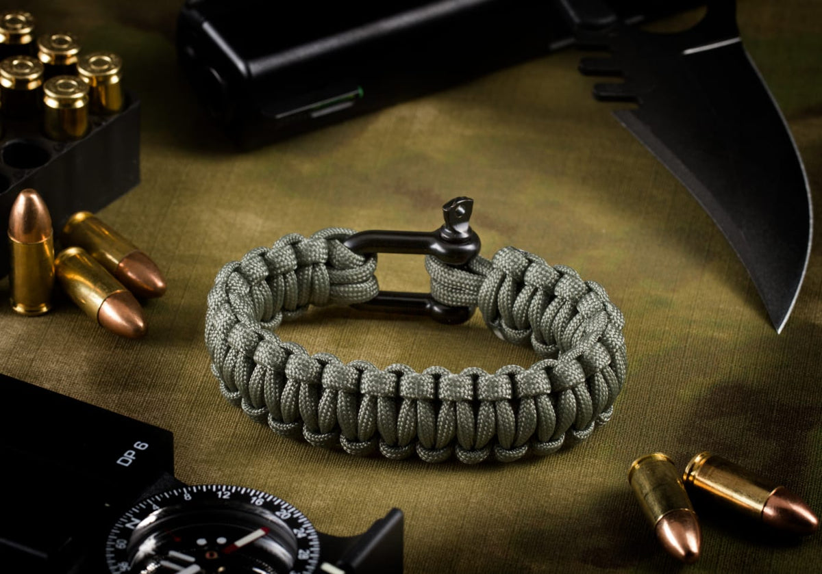Invader Gear Shackle Bracelet - Grey