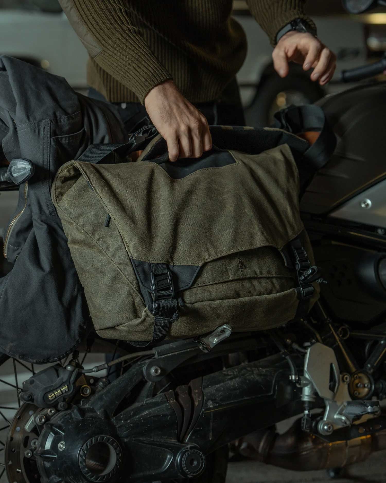 Sacs à dos 20 litres et moins - Triple Aught Design | Parallax Messenger Bag 15L WX - outpost-shop.com