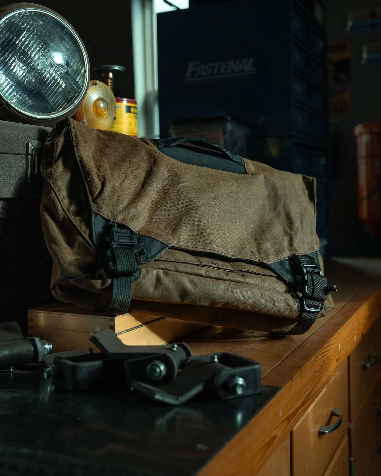 Sacs à dos 20 litres et moins - Triple Aught Design | Parallax Messenger Bag 15L WX - outpost-shop.com