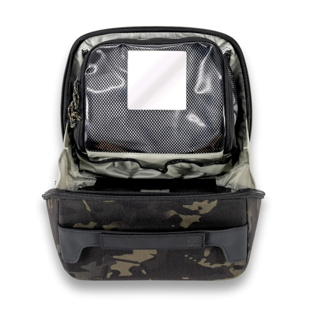Tortoise™ Grande Toiletry Bag STEP 22 Gear