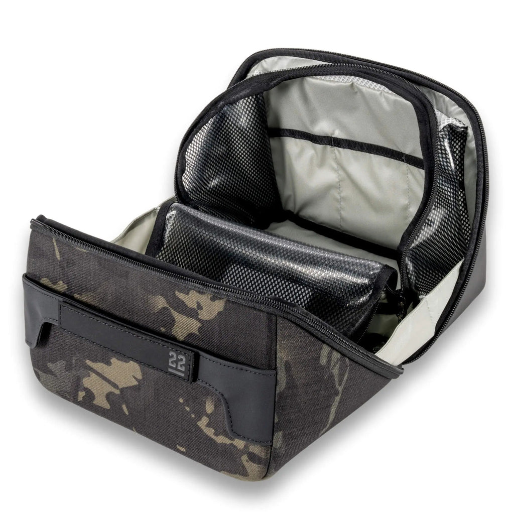 Tortoise™ Grande Toiletry Bag STEP 22 Gear