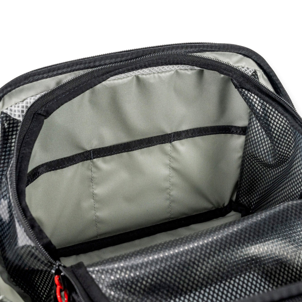 Tortoise™ Grande Toiletry Bag STEP 22 Gear