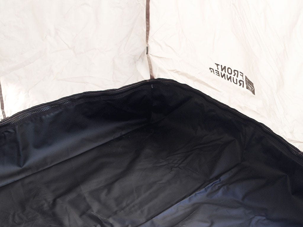 Plancher imperméable pour chambre d'auvent