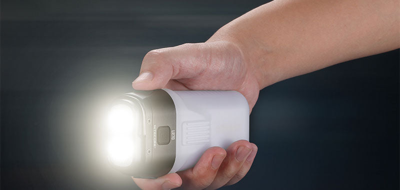 Lanterne Nitecore LR70 3 en 1 lampe et batterie externe