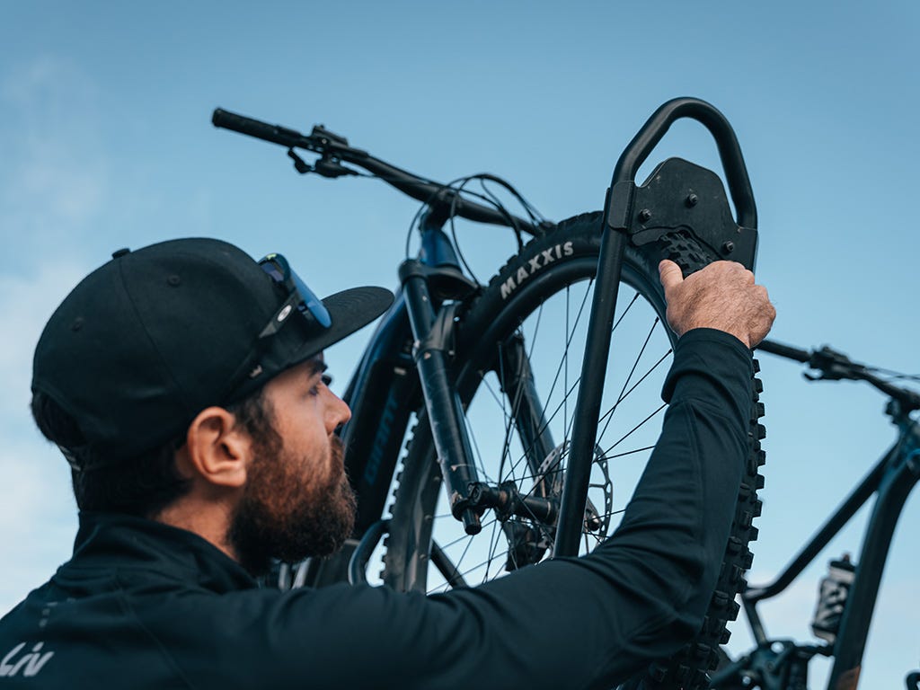 Support de vélo pour galerie de toit, Pro, roues en place